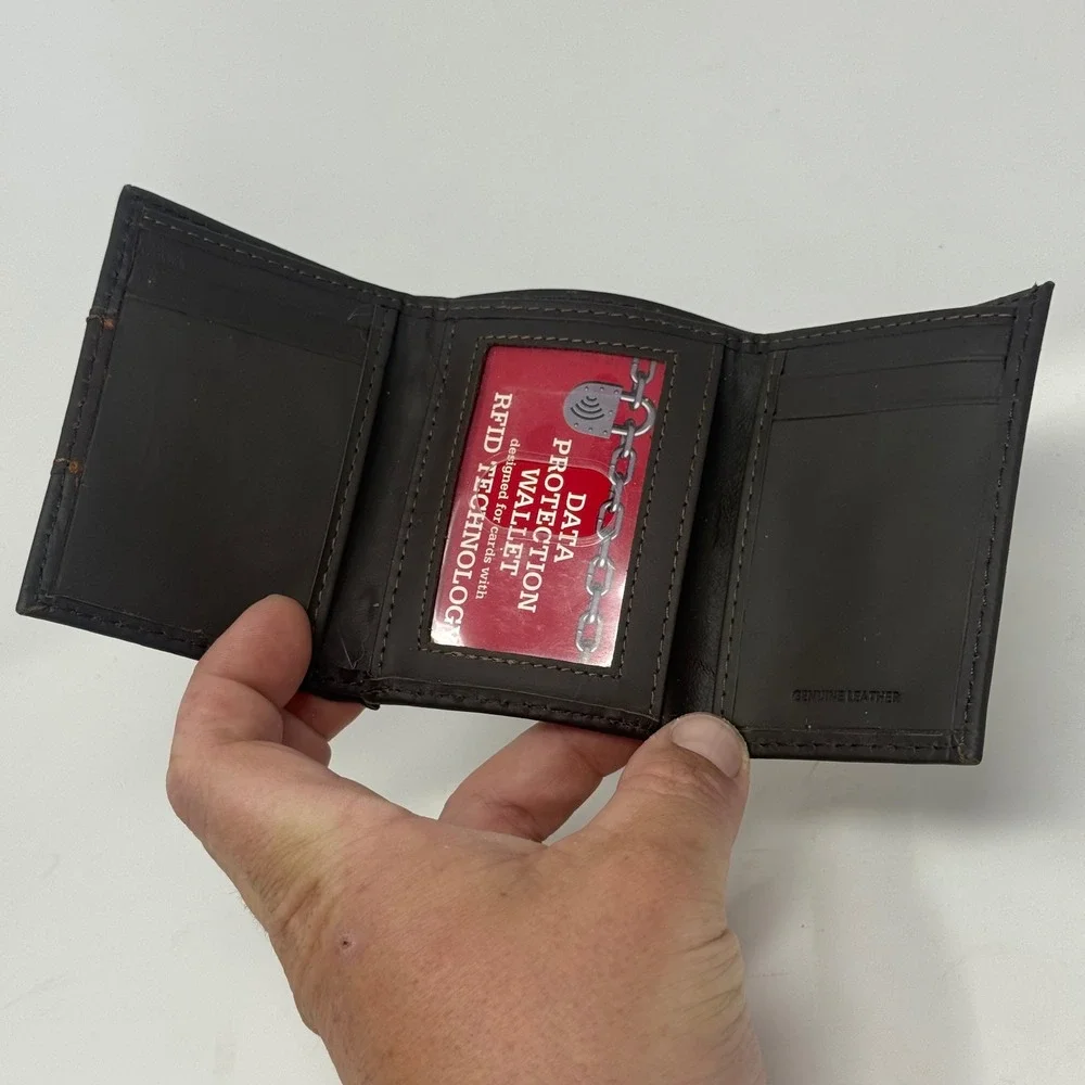 Genuine Dickies Mens Trifold Wallet Brown Leather RFID Blocking Zipper Pocket